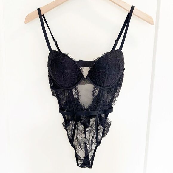Victoria’s Secret Black Bombshell Lace Push-Up Teddy - Picture 4 of 12
